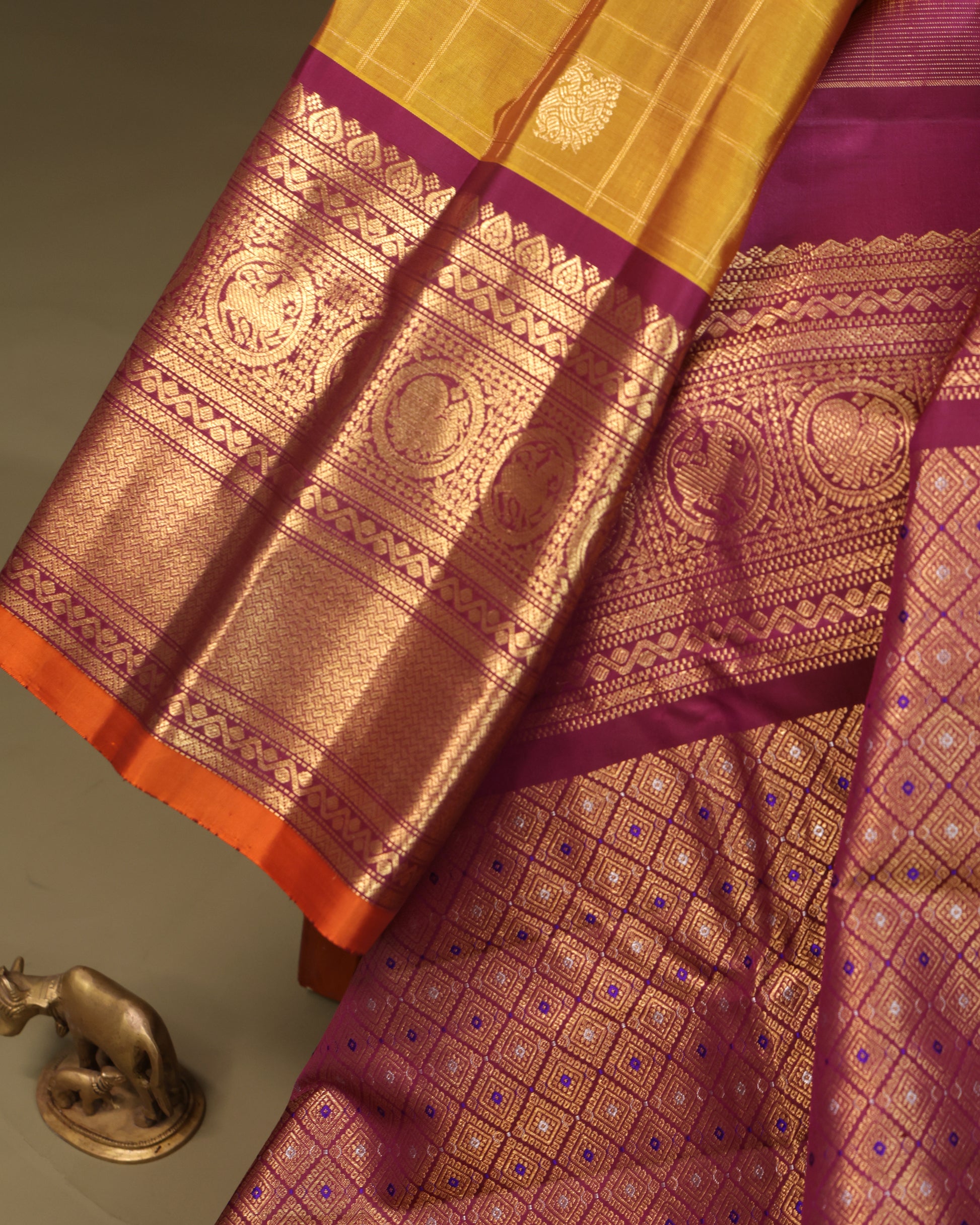 Elegant Wedding Wear Gadwal Saree with Silver-Gold Buttas and Rich Pallu