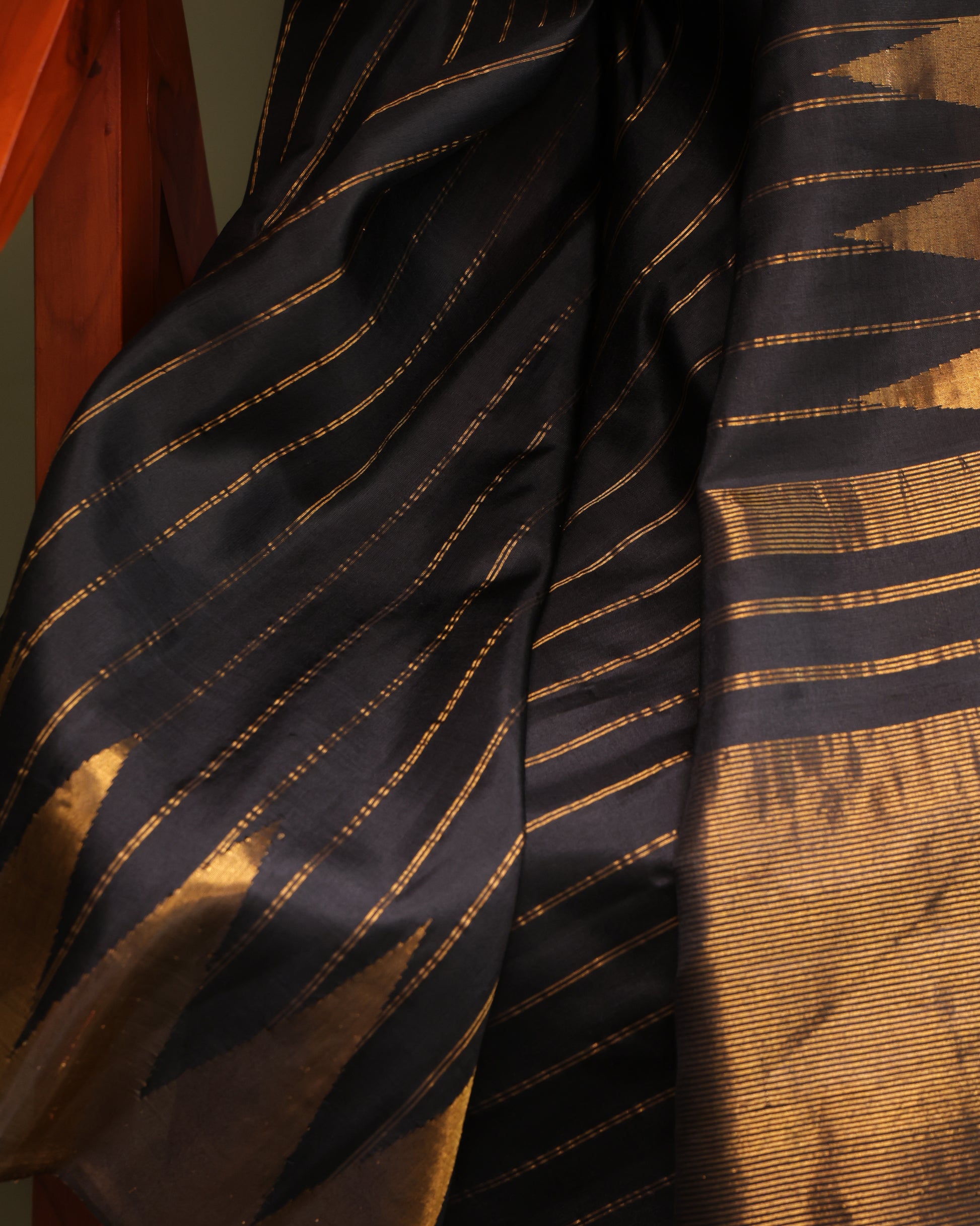 Black Gadwal Silk Saree Featuring Temple-Inspired Zari Work