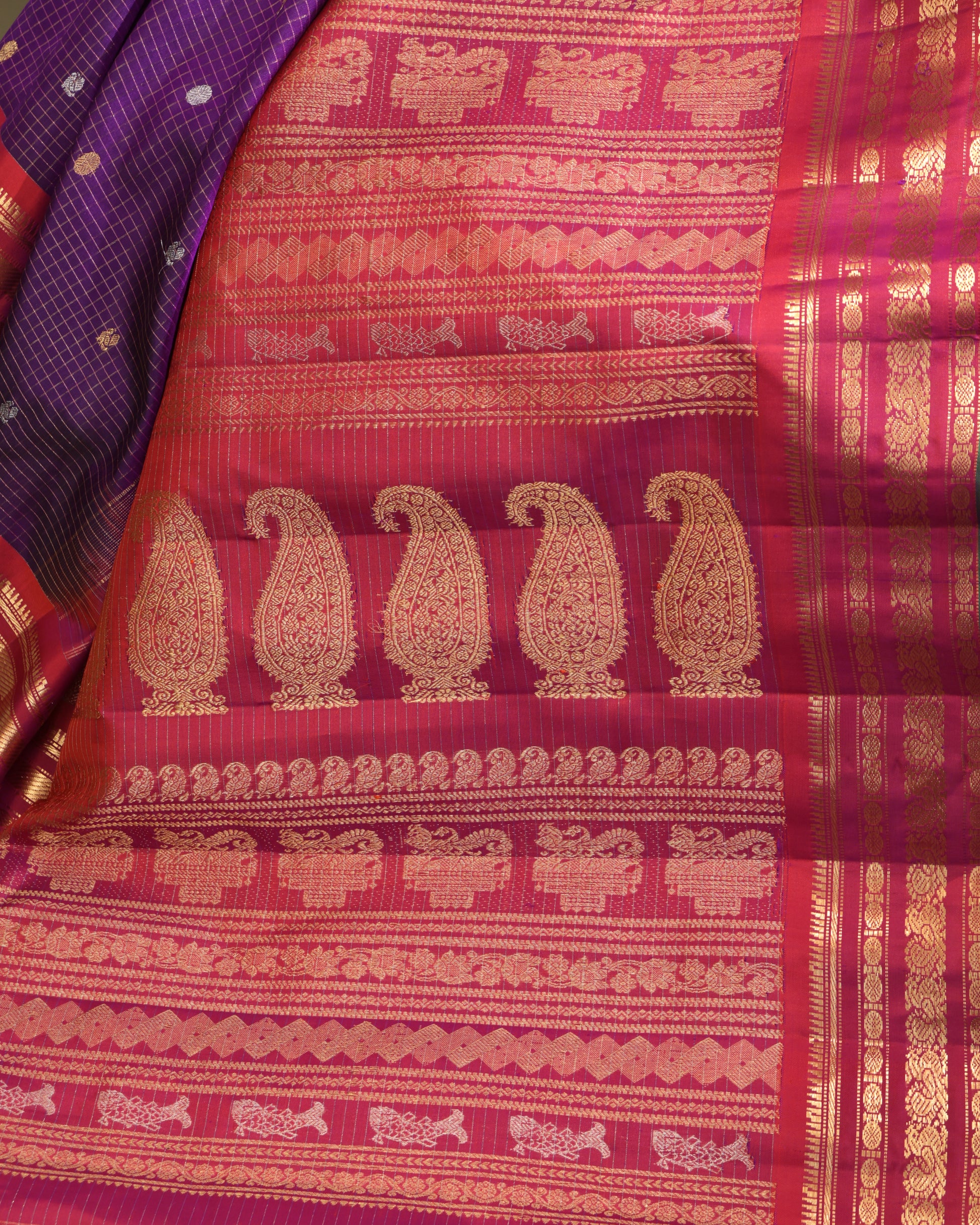 Pink border with Mayil Chakram motifs on Gadwal silk saree