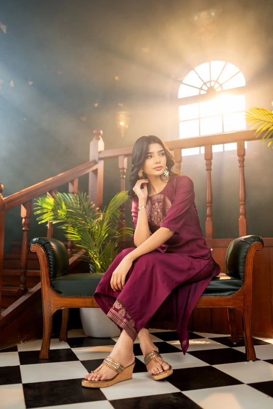 Shop deep wine kurta set with Banarasi woven medallion – festive ethnic wear by House of Ishwari